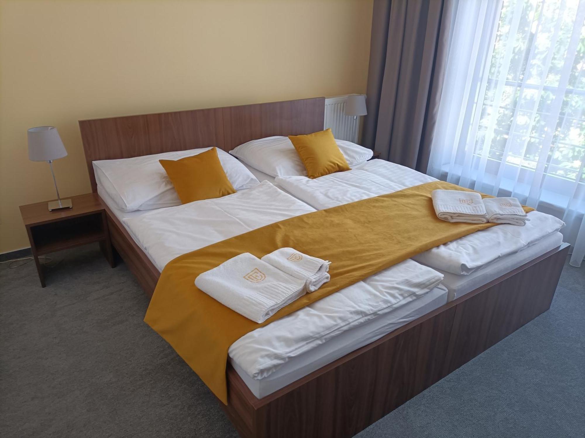 Hotel Eminent Stupava Exterior photo